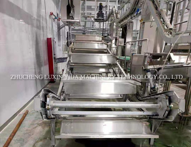 Cattle pre stripping platform